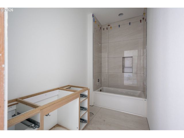 12310 Ne 66TH Ct, Vancouver, WA 98686