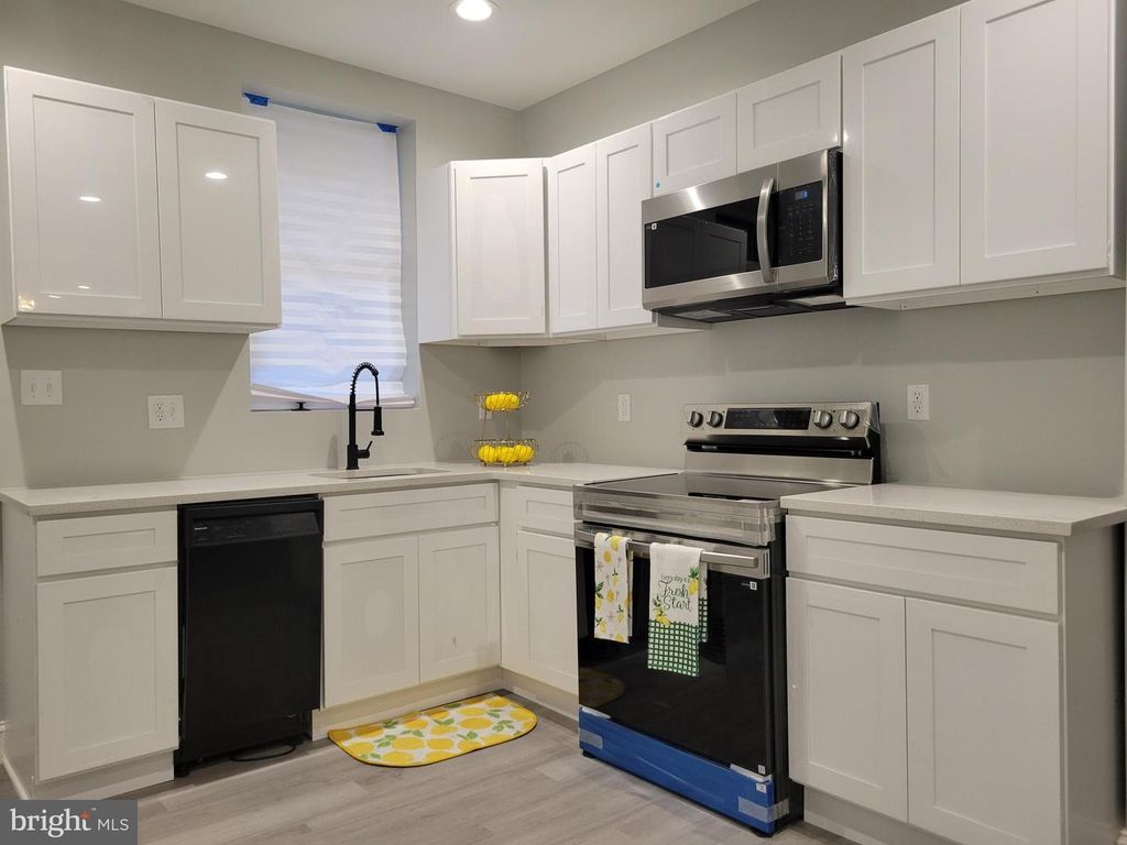 Image 10 of property listing at 2745 W MOSHER ST, Baltimore, MD 21216