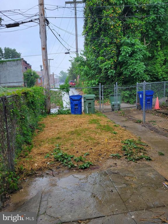 Image 18 of property listing at 2745 W MOSHER ST, Baltimore, MD 21216
