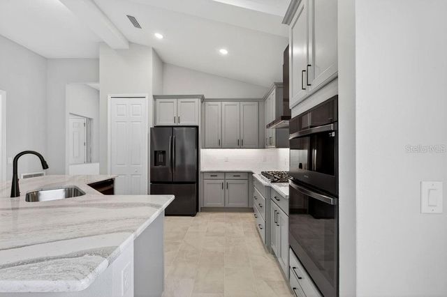 2046 WALLINGFORD LOOP, Mount Dora, FL 32757