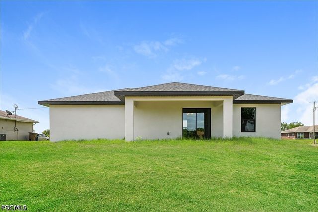 2714 25th ST SW, Lehigh Acres, FL 33976