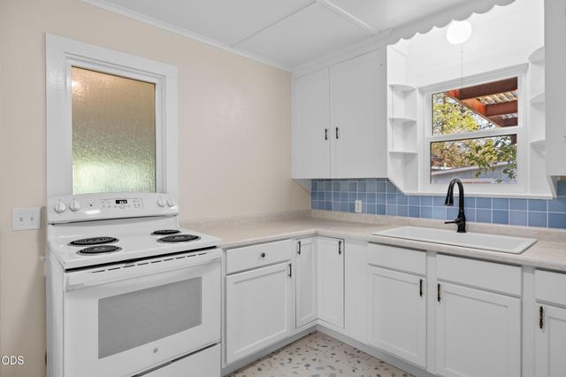 105 Maple Street, Phoenix, OR 97535