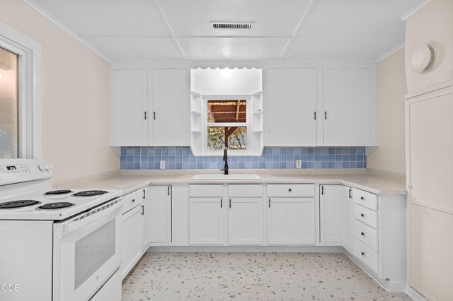 105 Maple Street, Phoenix, OR 97535
