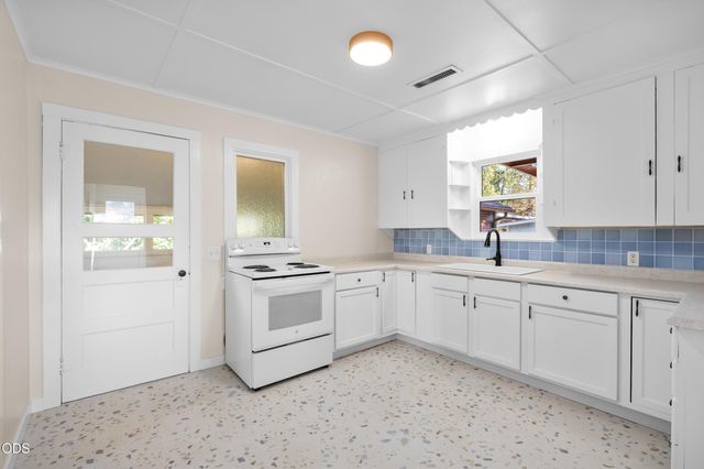 105 Maple Street, Phoenix, OR 97535