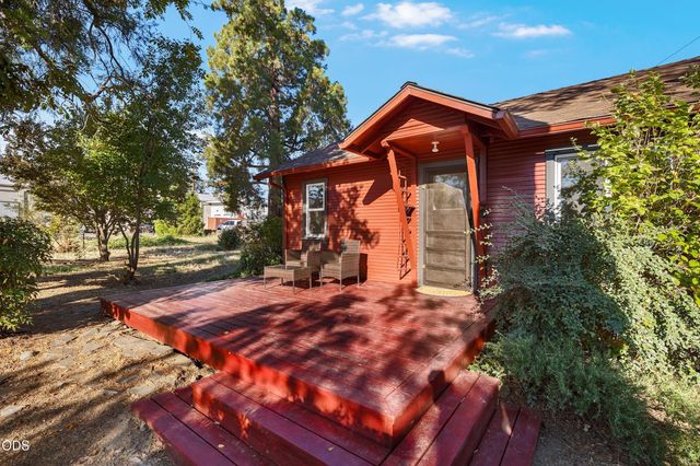 105 Maple Street, Phoenix, OR 97535