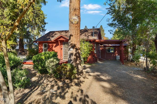 105 Maple Street, Phoenix, OR 97535