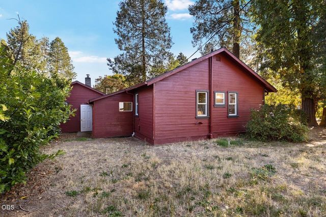 105 Maple Street, Phoenix, OR 97535
