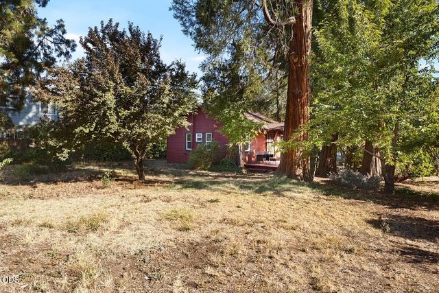 105 Maple Street, Phoenix, OR 97535