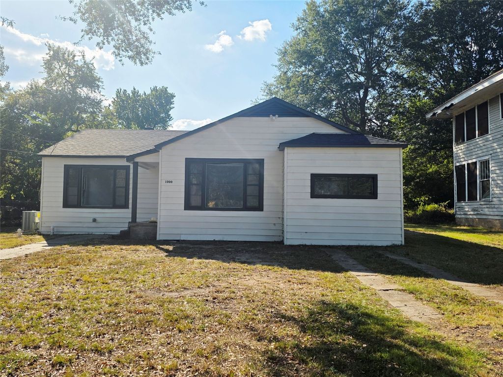 1000 S Church, Paris, TX 75460