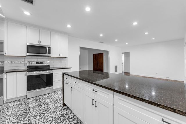 3965 SW 60th Ct, Miami, FL 33155