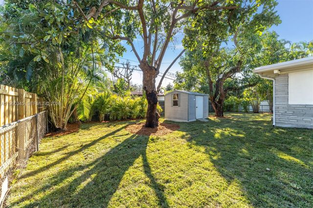 3965 SW 60th Ct, Miami, FL 33155