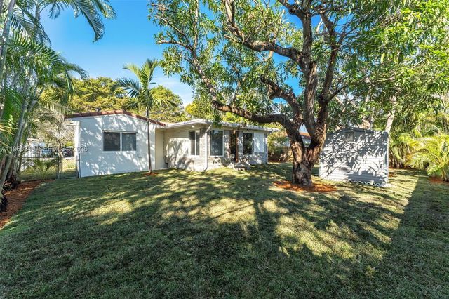 3965 SW 60th Ct, Miami, FL 33155