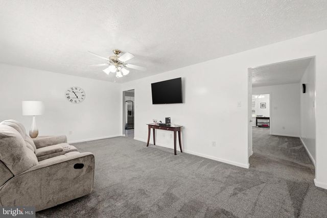 96 LADY BUG LN, Kearneysville, WV 25430