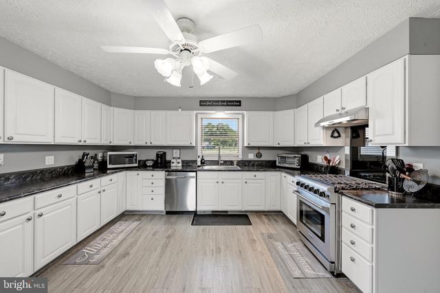 96 LADY BUG LN, Kearneysville, WV 25430