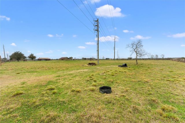 311 County Road 18, Damon, TX 77430