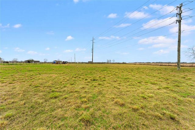 311 County Road 18, Damon, TX 77430