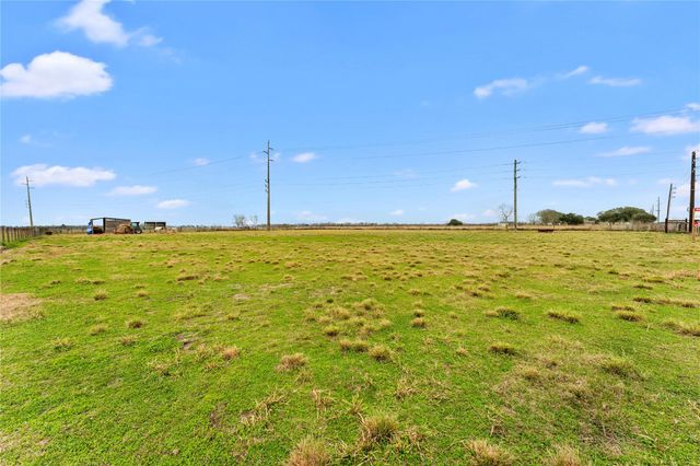 311 County Road 18, Damon, TX 77430