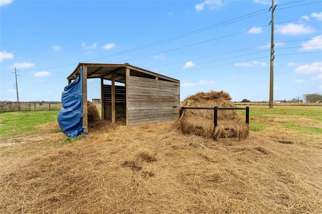 311 County Road 18, Damon, TX 77430