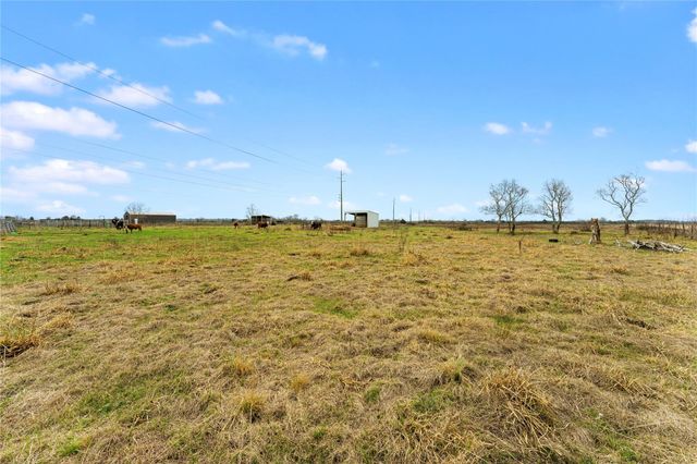 311 County Road 18, Damon, TX 77430