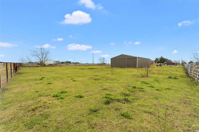 311 County Road 18, Damon, TX 77430