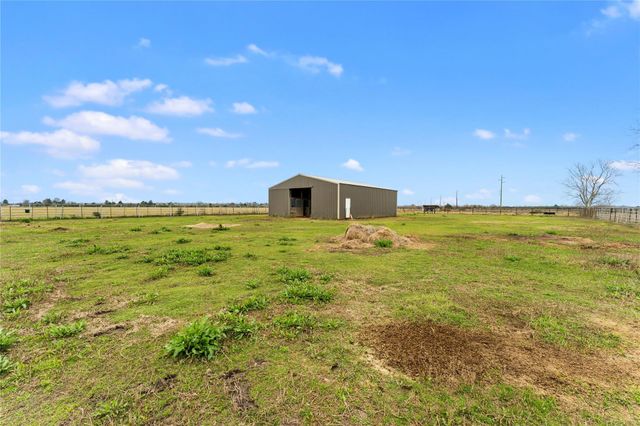 311 County Road 18, Damon, TX 77430