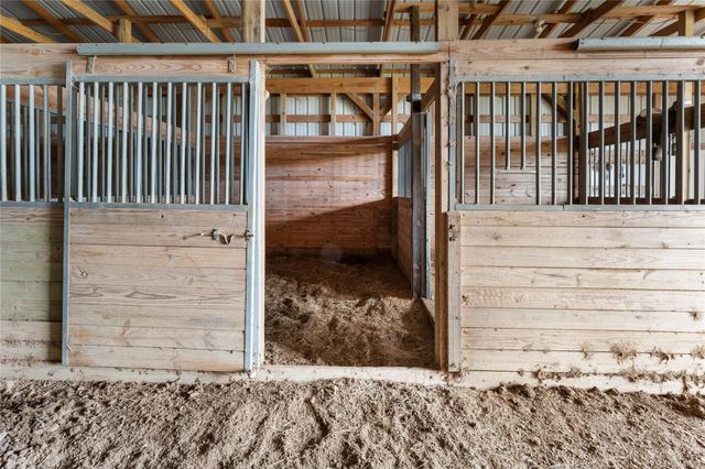 311 County Road 18, Damon, TX 77430