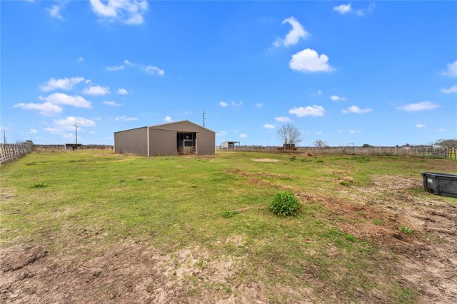 311 County Road 18, Damon, TX 77430
