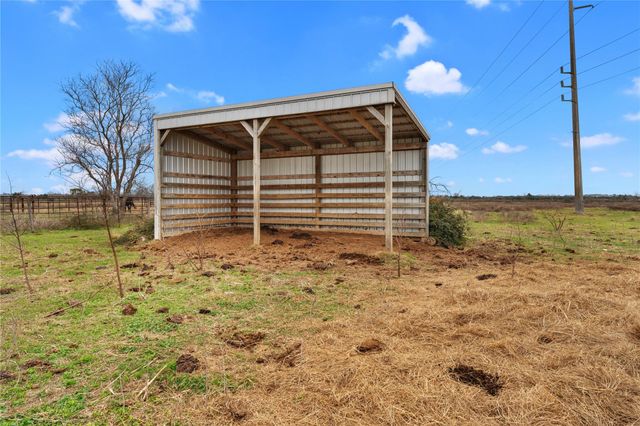 311 County Road 18, Damon, TX 77430