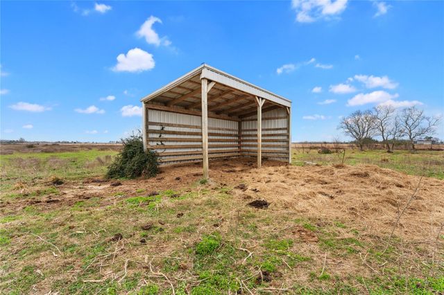 311 County Road 18, Damon, TX 77430