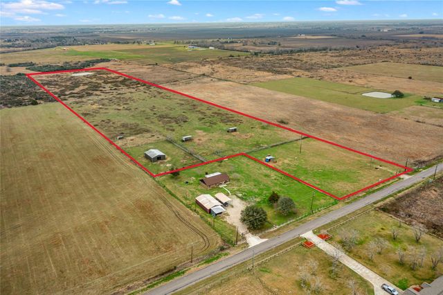 311 County Road 18, Damon, TX 77430