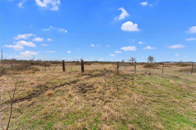 311 County Road 18, Damon, TX 77430