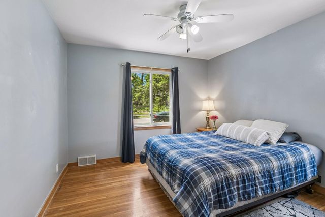 2744 Zenith Avenue N, Robbinsdale, MN 55422