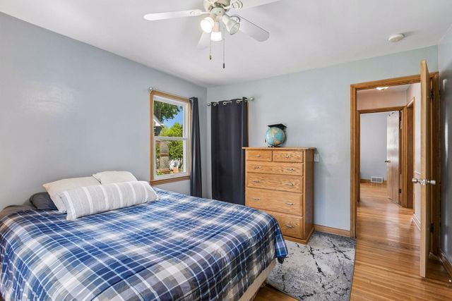 2744 Zenith Avenue N, Robbinsdale, MN 55422