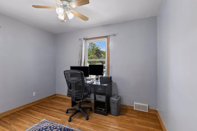2744 Zenith Avenue N, Robbinsdale, MN 55422