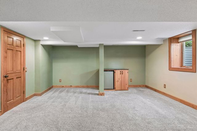 2744 Zenith Avenue N, Robbinsdale, MN 55422