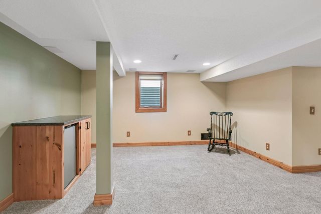 2744 Zenith Avenue N, Robbinsdale, MN 55422