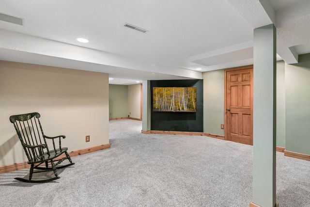 2744 Zenith Avenue N, Robbinsdale, MN 55422