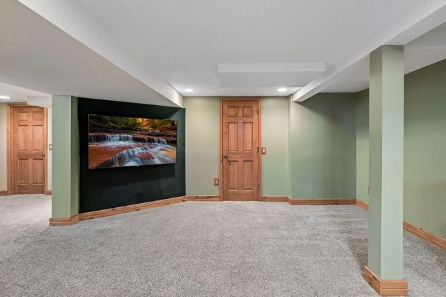 2744 Zenith Avenue N, Robbinsdale, MN 55422