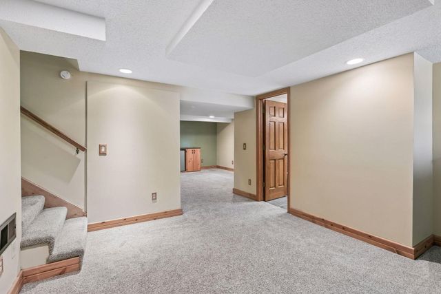 2744 Zenith Avenue N, Robbinsdale, MN 55422