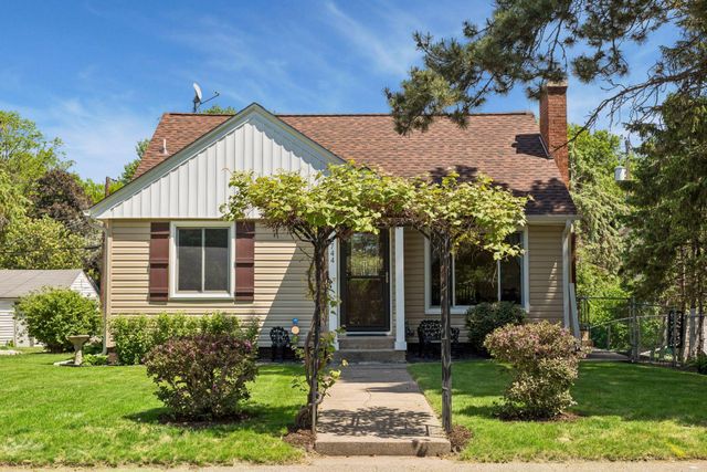 2744 Zenith Avenue N, Robbinsdale, MN 55422