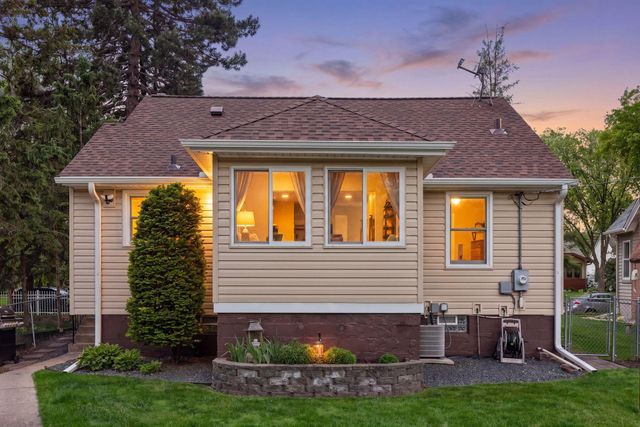 2744 Zenith Avenue N, Robbinsdale, MN 55422