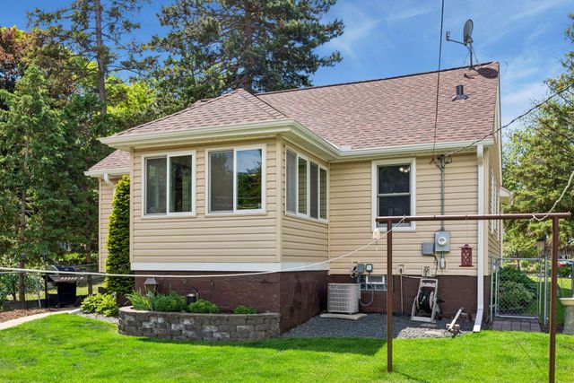 2744 Zenith Avenue N, Robbinsdale, MN 55422