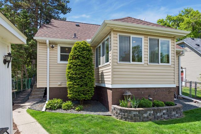 2744 Zenith Avenue N, Robbinsdale, MN 55422