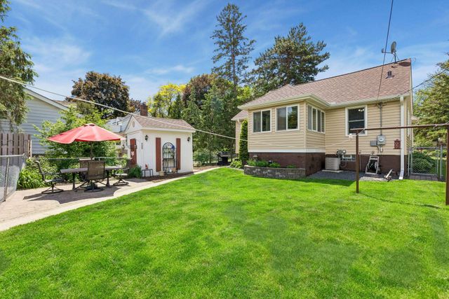 2744 Zenith Avenue N, Robbinsdale, MN 55422
