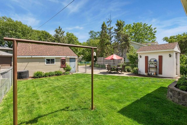 2744 Zenith Avenue N, Robbinsdale, MN 55422