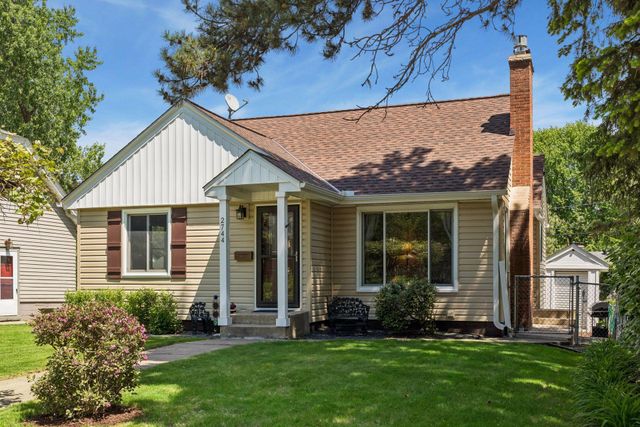 2744 Zenith Avenue N, Robbinsdale, MN 55422