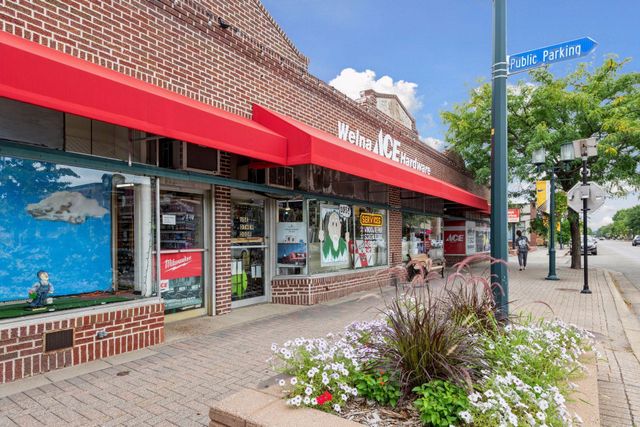 2744 Zenith Avenue N, Robbinsdale, MN 55422