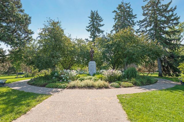 2744 Zenith Avenue N, Robbinsdale, MN 55422
