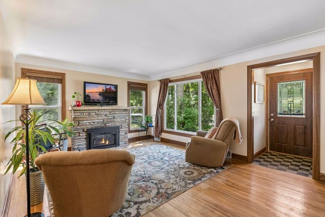 2744 Zenith Avenue N, Robbinsdale, MN 55422
