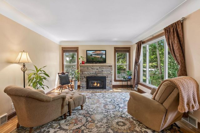 2744 Zenith Avenue N, Robbinsdale, MN 55422